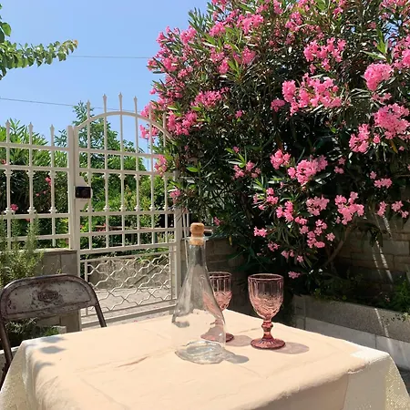 Gemuetliches In Ano Poli Appartement